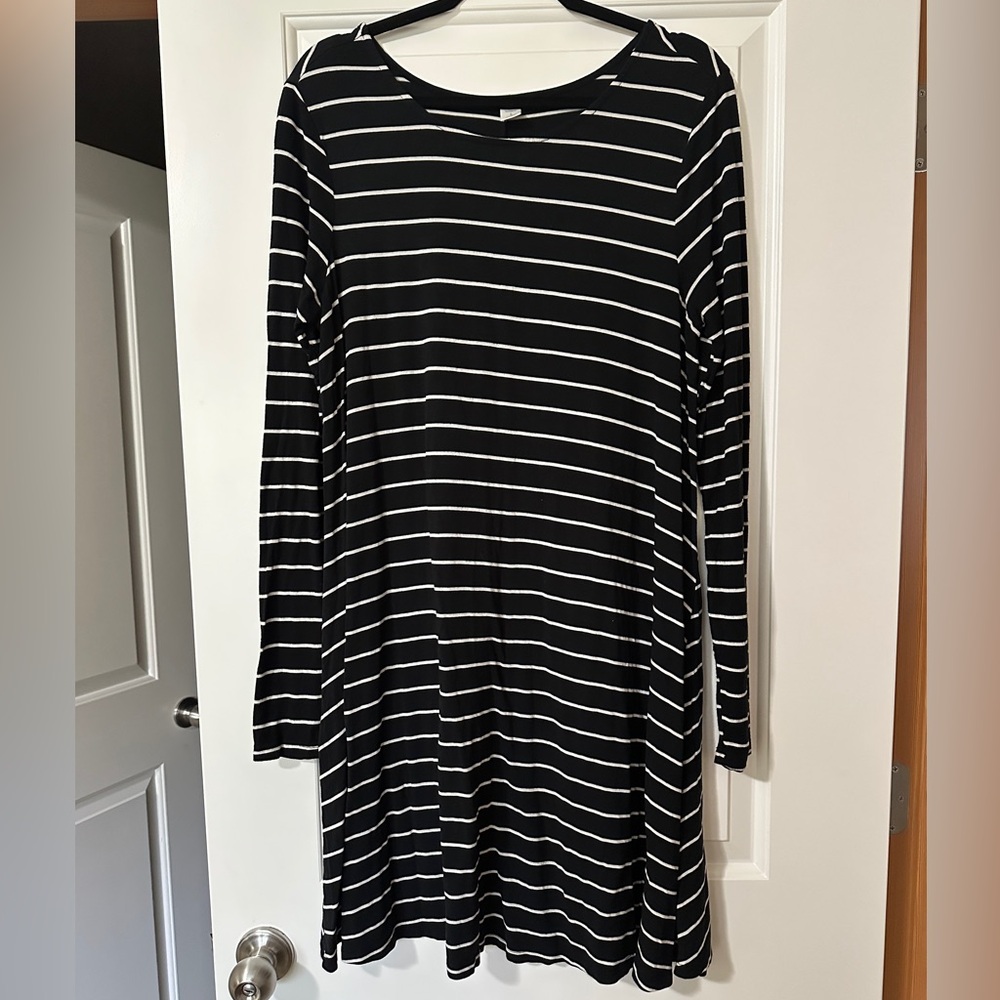 Old Navy Swing B&W Stripe Dress
